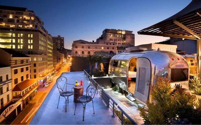 LesExpats-2024-web-The Sky Bar at The Grand Daddy Hotel Cape Town