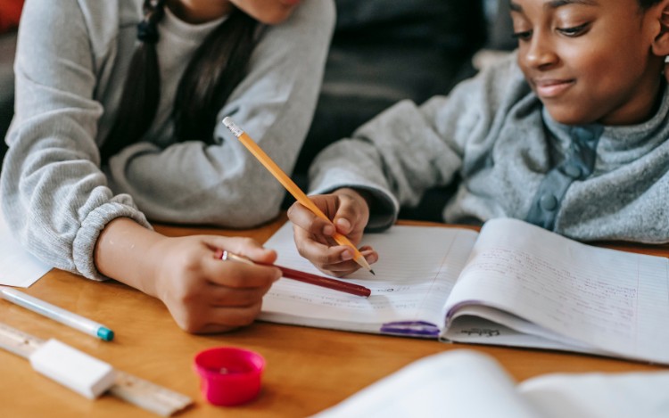 Lire la suite à propos de l’article Scolariser ses enfants à l&rsquo;étranger