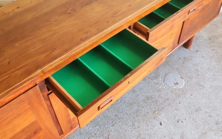LesExpats-web-Klassiek Vintage Furniture