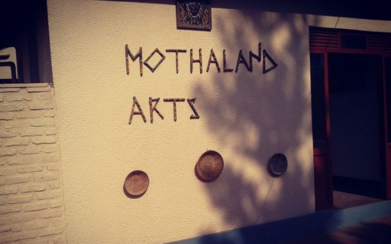 LesExpats-web-Mothaland-Arts